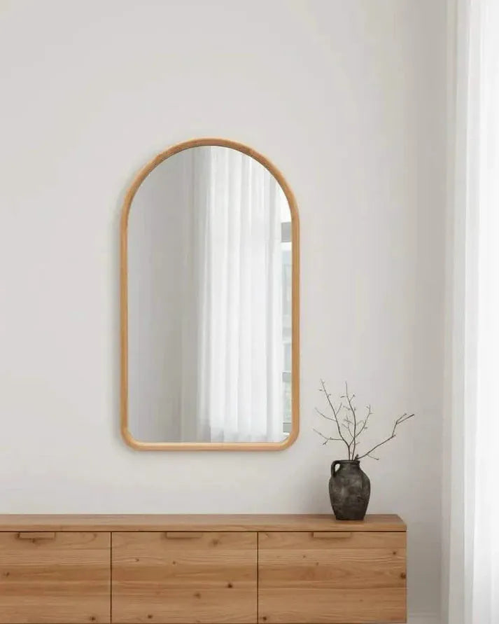 Espejo de madera arqueado