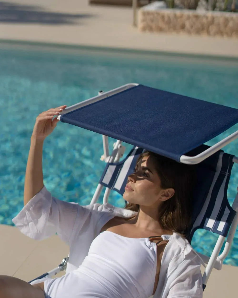 Tumbona con parasol ajustable 